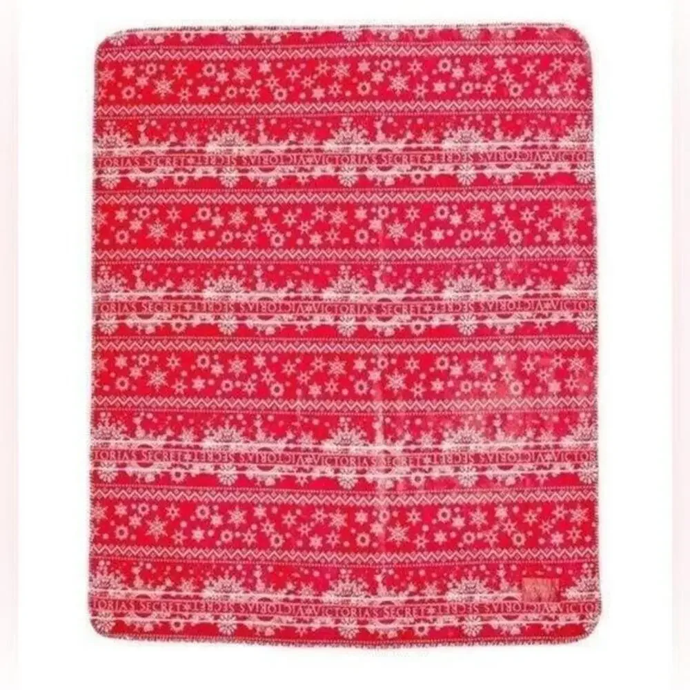 Victoria's Secret Cozy Plush Red & White Holiday Soft Fleece Plush Blanket